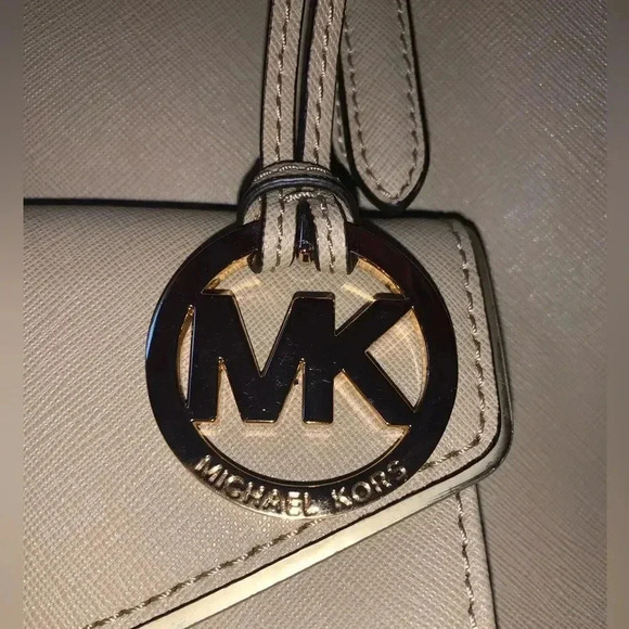 MICHAEL KORS JET SET MULTIFUNCTION POCKET TOTE - Picture 6 of 9